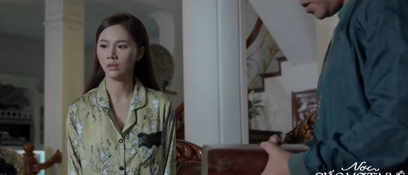 Mai Anh (Minh Thu) hoảng hốt khi biết tin bố mẹ bị bắt. Ảnh: CMH. Mai Anh (Minh Thu) hoảng hốt khi biết tin bố mẹ bị bắt. Ảnh: CMH.