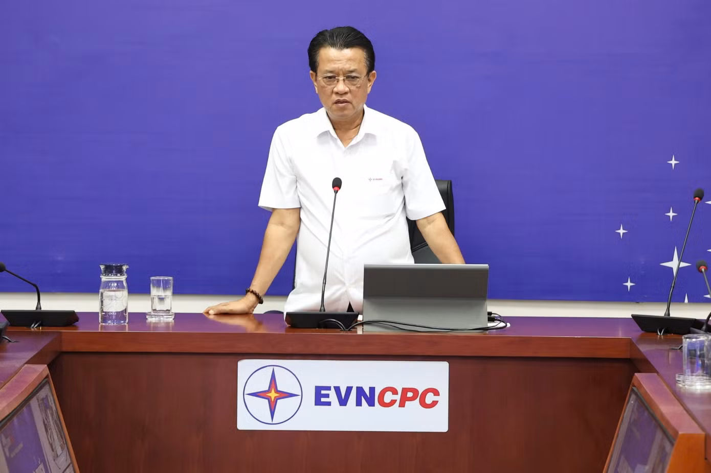 Tổng giám đốc EVNCPC Ngô Tấn Cư yêu cầu bảo đảm an toàn lao động trong quá trình ứng phó và khắc phục hậu quả mưa bão.