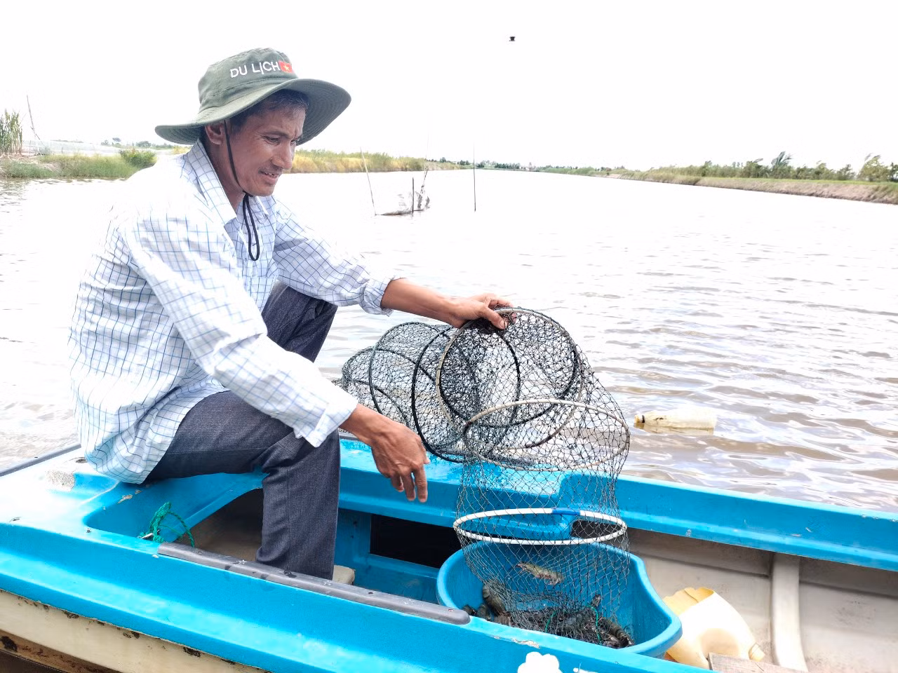 Gia đình ông Võ Văn Được có nguồn thu nhập ổn định nhờ áp dụng mô hình tôm - lúa đạt chứng nhận BAP.