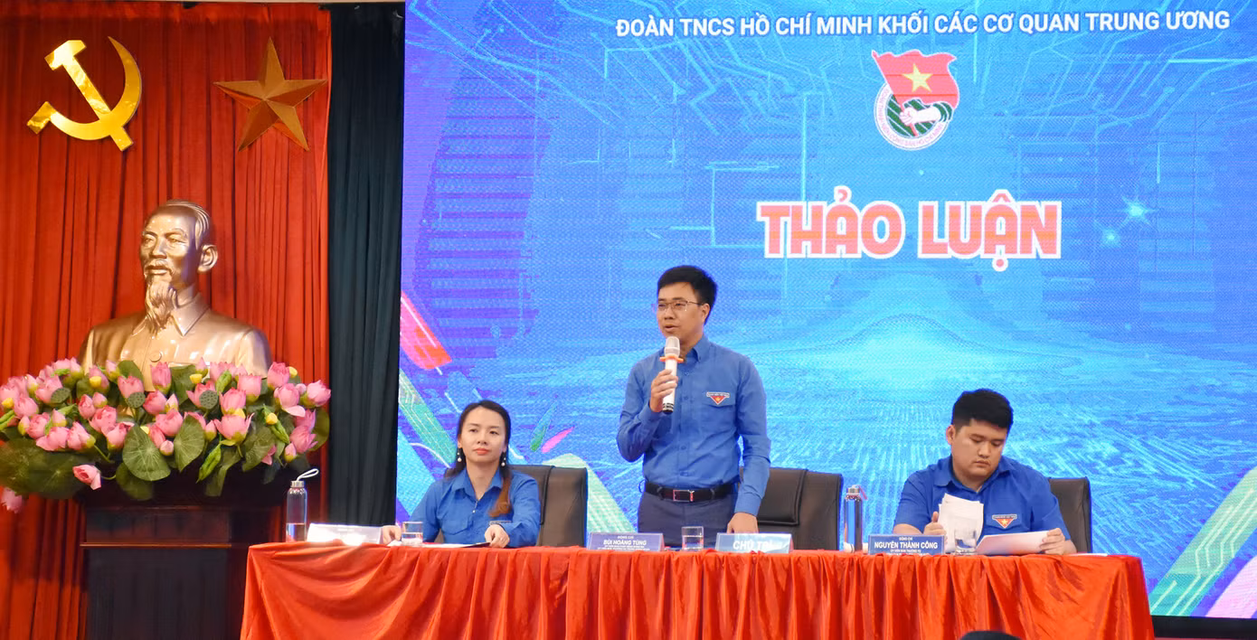 Anh Bùi Hoàng Tùng chủ trì tại hội nghị. Ảnh: Vương Bảo Anh