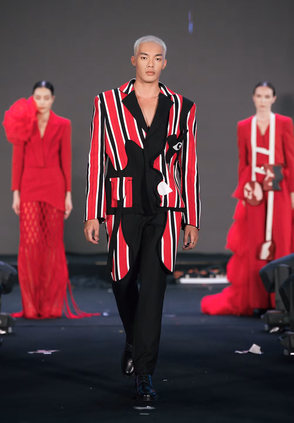 Show diễn mang chủ đề "Dựng xây cho tương lai". Ảnh: BTC