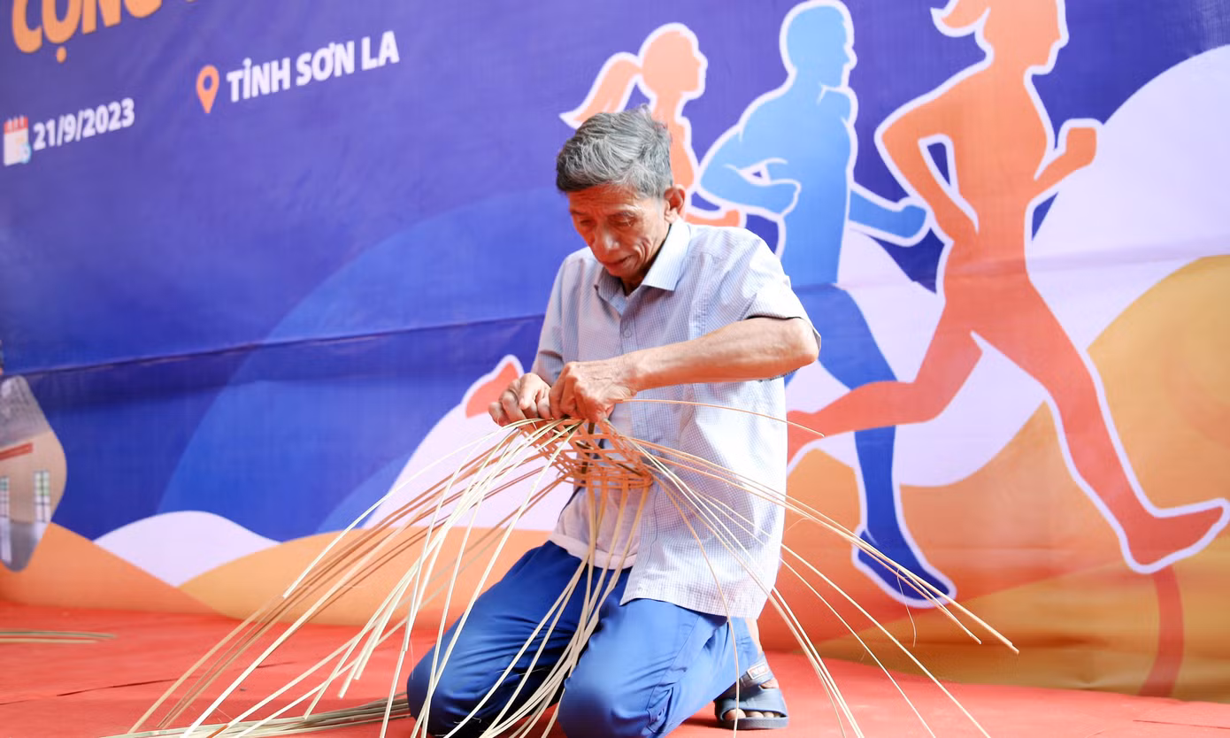 Nhiều hoạt động văn hóa, tình nguyện đã diễn ra tại Nhà Văn hóa cộng đồng dân tộc La Ha. Ảnh: Lâm Đăng Hải