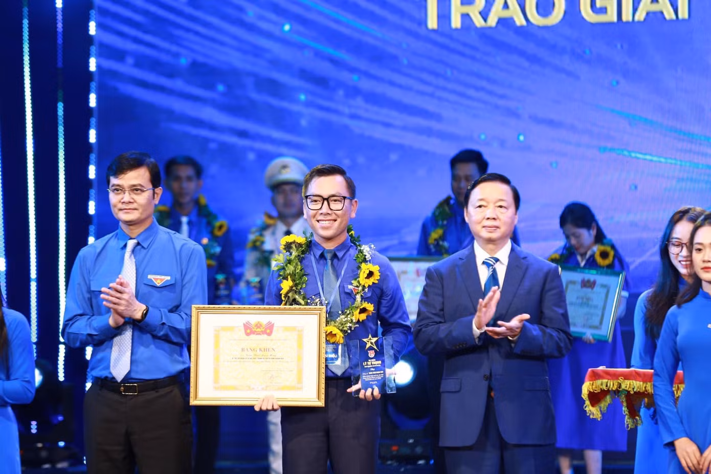 Anh Trần Thái Ngọc Huy nhận giải thưởng Lý Tự Trọng năm 2024.