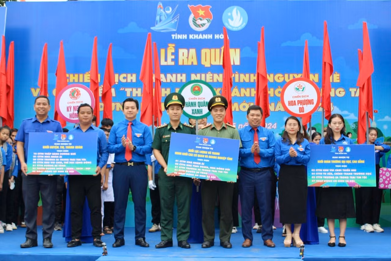Chiến dịch Thanh niên tình nguyện hè 2024 được triển khai theo các nhóm đối tượng thanh niên với 1 chương trình và 4 chiến dịch nhánh diễn ra từ tháng 4 đến hết tháng 8. Tỉnh Đoàn Khánh Hòa đã giao nhiệm vụ thực hiện các công trình, phần việc tại các địa phương khó khăn đang xây dựng nông thôn mới cho các khối thi đua với tổng kinh phí 2,3 tỷ đồng.