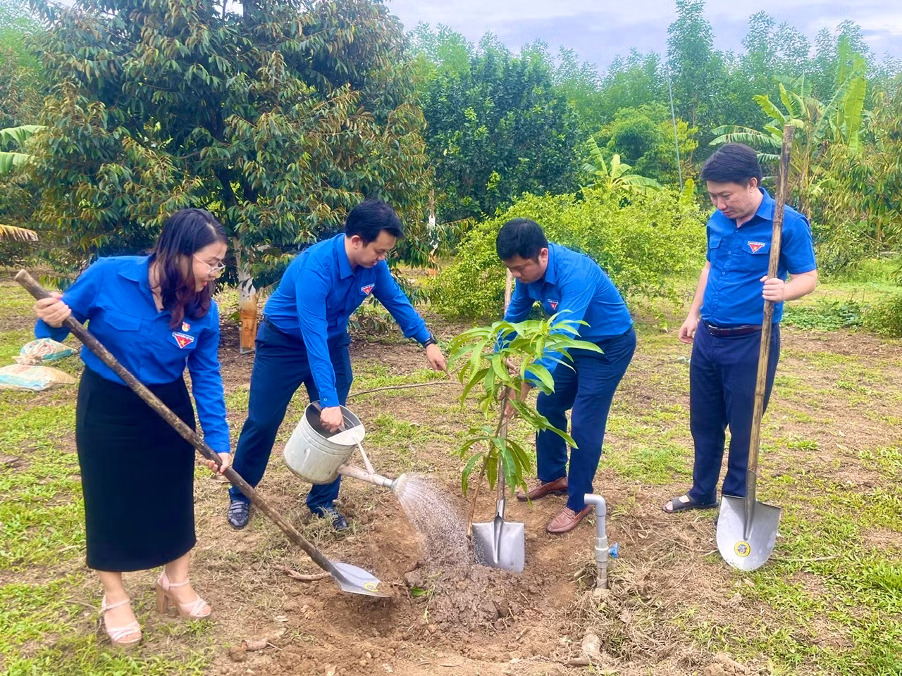 Nhiều hoạt động ý nghĩa, thiết thực cũng được diễn ra ngay sau lễ ra quân như: Diễu hành tuyên truyền Chiến dịch Thanh niên tình nguyện hè năm 2024; tập huấn chuyển giao khoa học - kỹ thuật trồng cây sinh kế cho thanh niên và người đồng bào dân tộc thiểu số xã Khánh Bình…