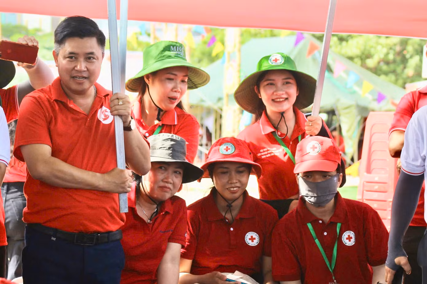 Đông đảo các tình nguyện viên Chữ thập đỏ trên toàn quốc theo dõi để trau dồi kinh nghiệm và cổ vũ các đội thi.