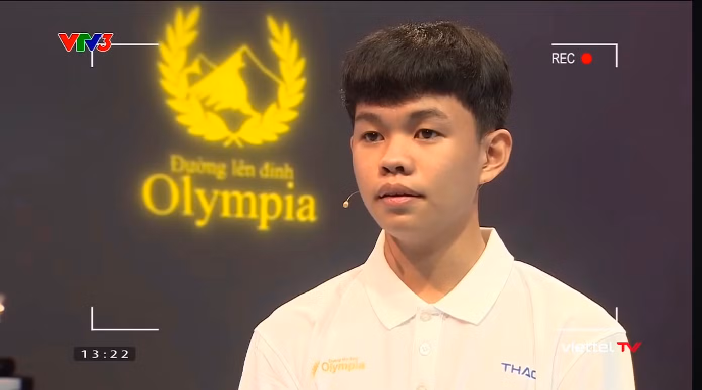 Trung Kiên vươn lên dẫn đầu nhờ trả lời chính xác chướng ngại vật.
