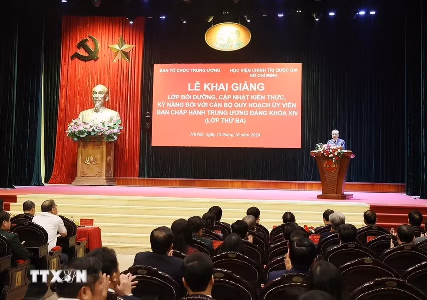 Tổng Bí thư, Chủ tịch nước Tô Lâm phát biểu chỉ đạo Lớp bồi dưỡng kiến thức. (Ảnh: Trí Dũng/TTXVN)
