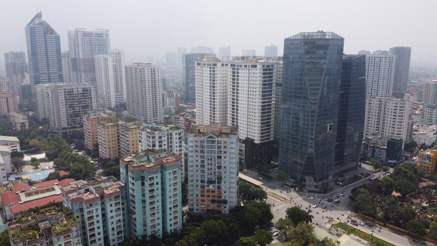 Thanh tra Bộ Xây dựng chỉ ra hàng loạt vi phạm trong quy hoạch, xây dựng các dự án cao ốc hai bên tuyến đường Lê Văn Lương - Tố Hữu (Hà Nội).