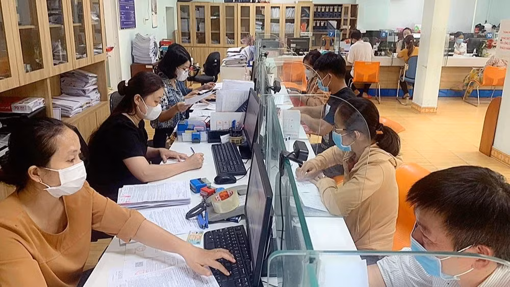Bộ Nội vụ đề xuất 2 phương án về điều kiện hưởng lương hưu từ ngày 1/7. Ảnh minh họa.