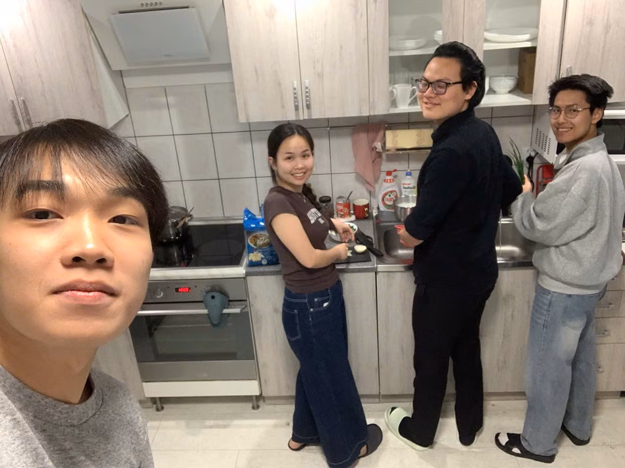 Để những ngày tháng Tư lịch sử được trọn vẹn nhất, các bạn đã cùng nhau nấu những món ăn truyền thống của Việt Nam.