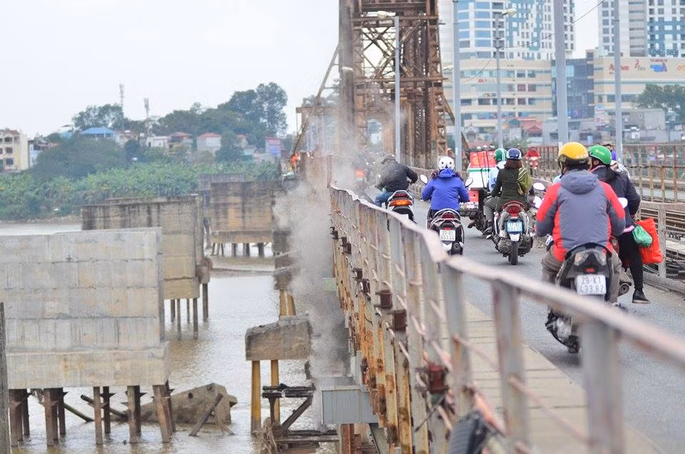 Dân Hà thành thả cá chép 'khủng' tiễn Táo quân ảnh 7
