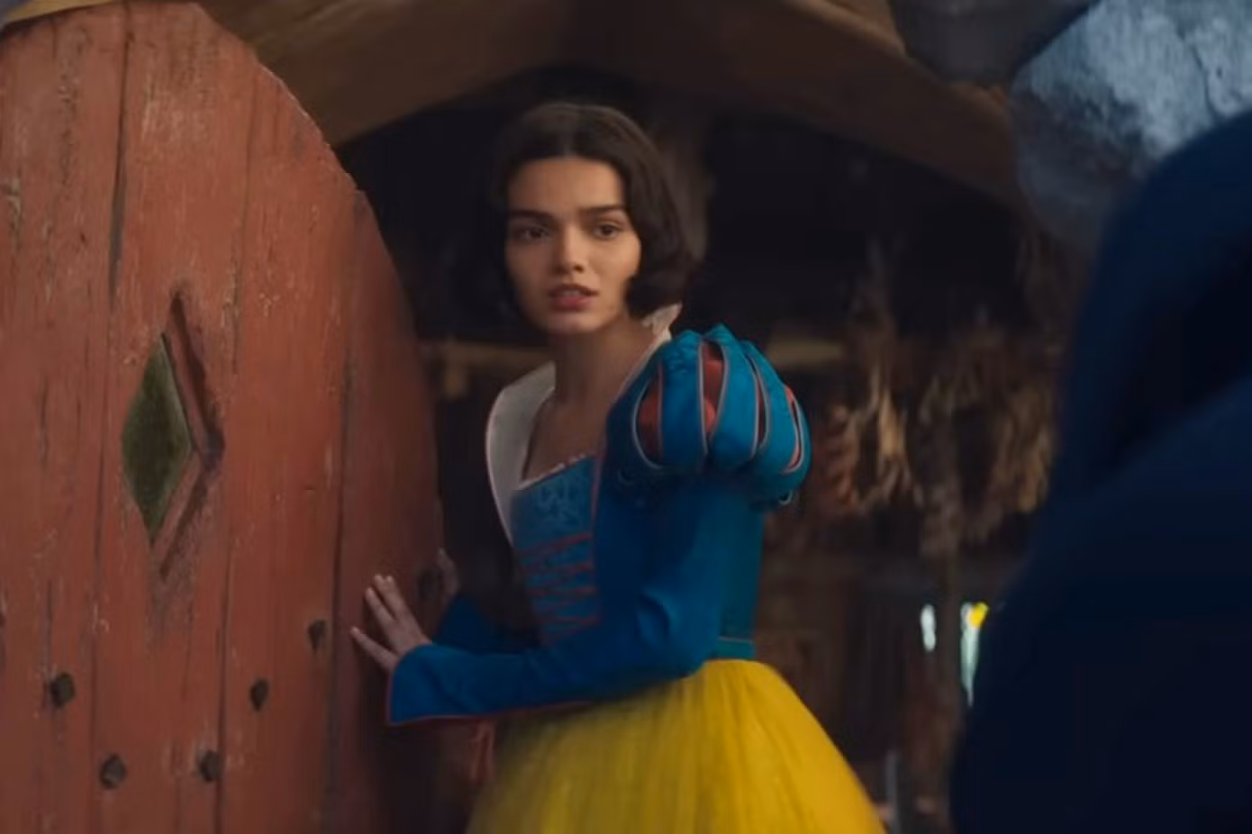 Snow White tụt hạng dần qua từng tuần công chiếu. Ảnh: Disney.