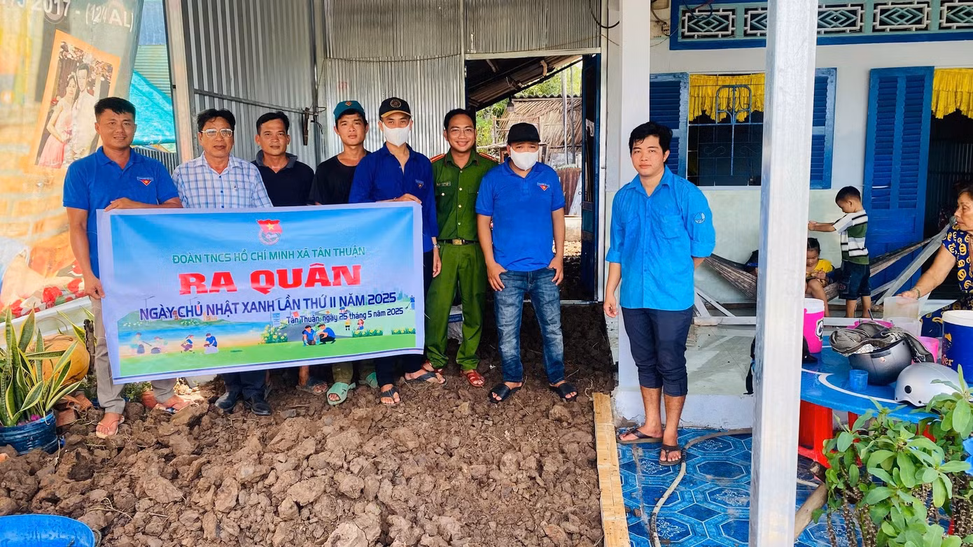 Các đội hình MT69 đã ra quân vệ sinh môi trường xoá các điểm đen rác thải, thu gom rác thải trên tuyến quốc lộ, vớt rác trên sông.