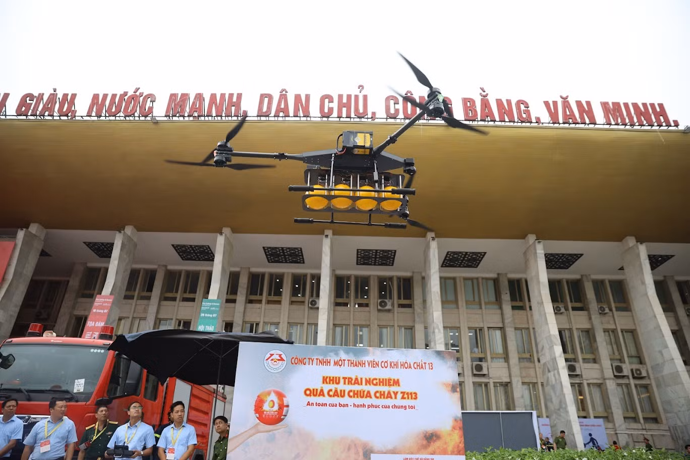 Tầm hoạt động của máy bay không người lái có thể lên tới 10km.