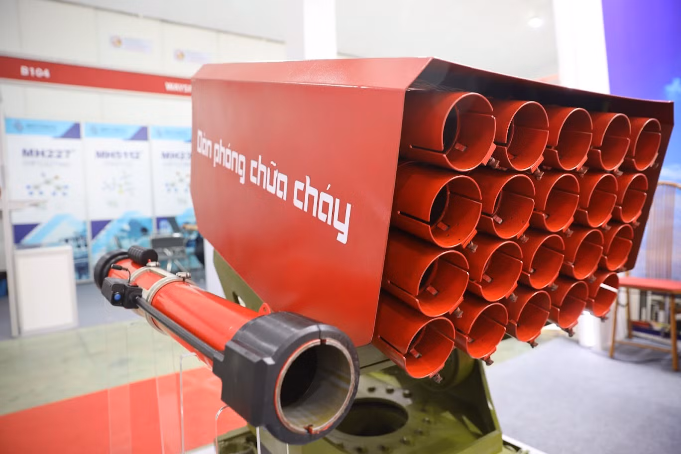 Dàn phóng chữa cháy, được thiết phục vụ dập tắt đám cháy, chất độc nguy hiểm khó tiếp cận.
