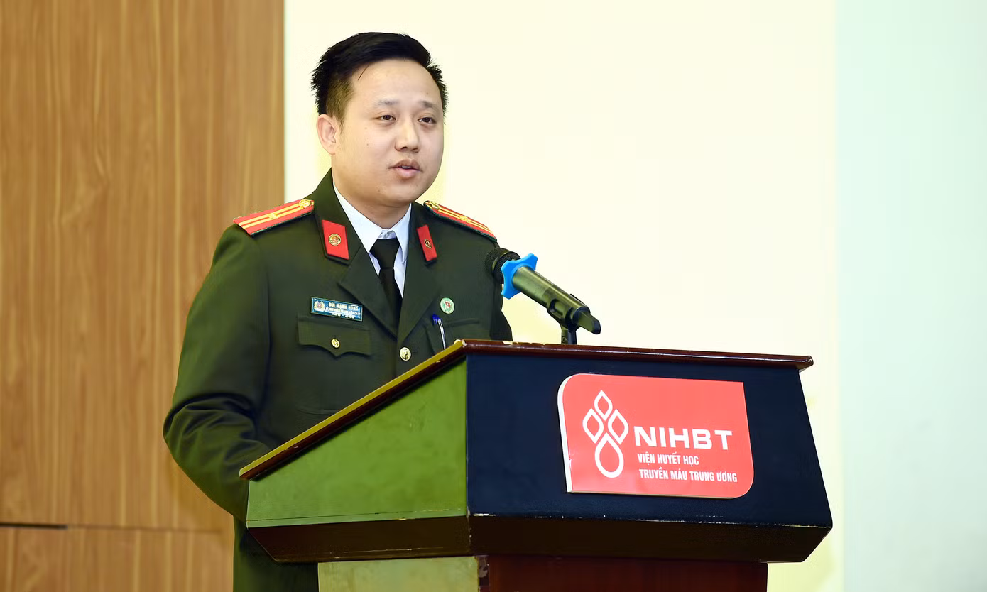 Thiếu tá Bùi Mạnh Hùng phát biểu tại chương trình. Ảnh: Xuân Tùng