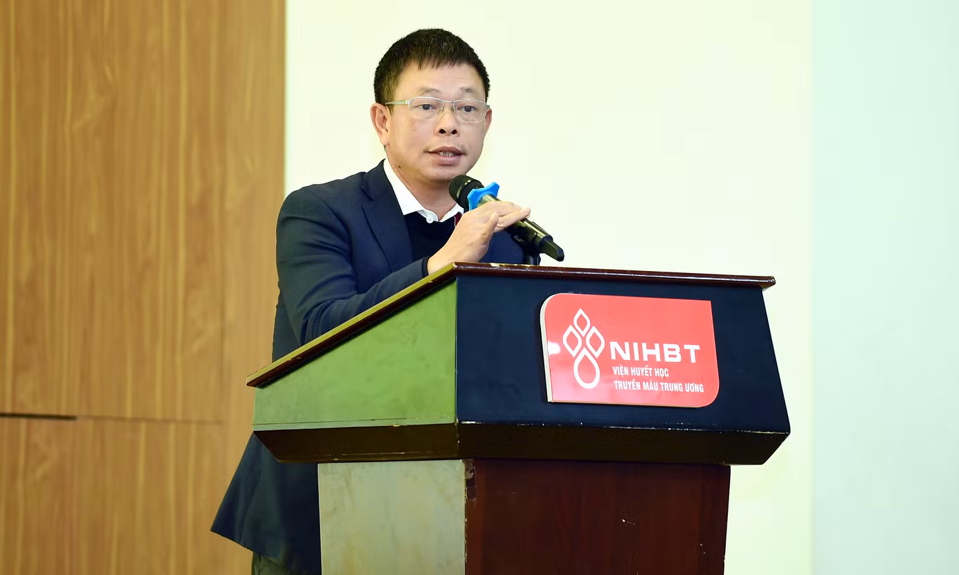 Nhà báo Phùng Công Sưởng phát biểu tại chương trình. Ảnh: Xuân Tùng