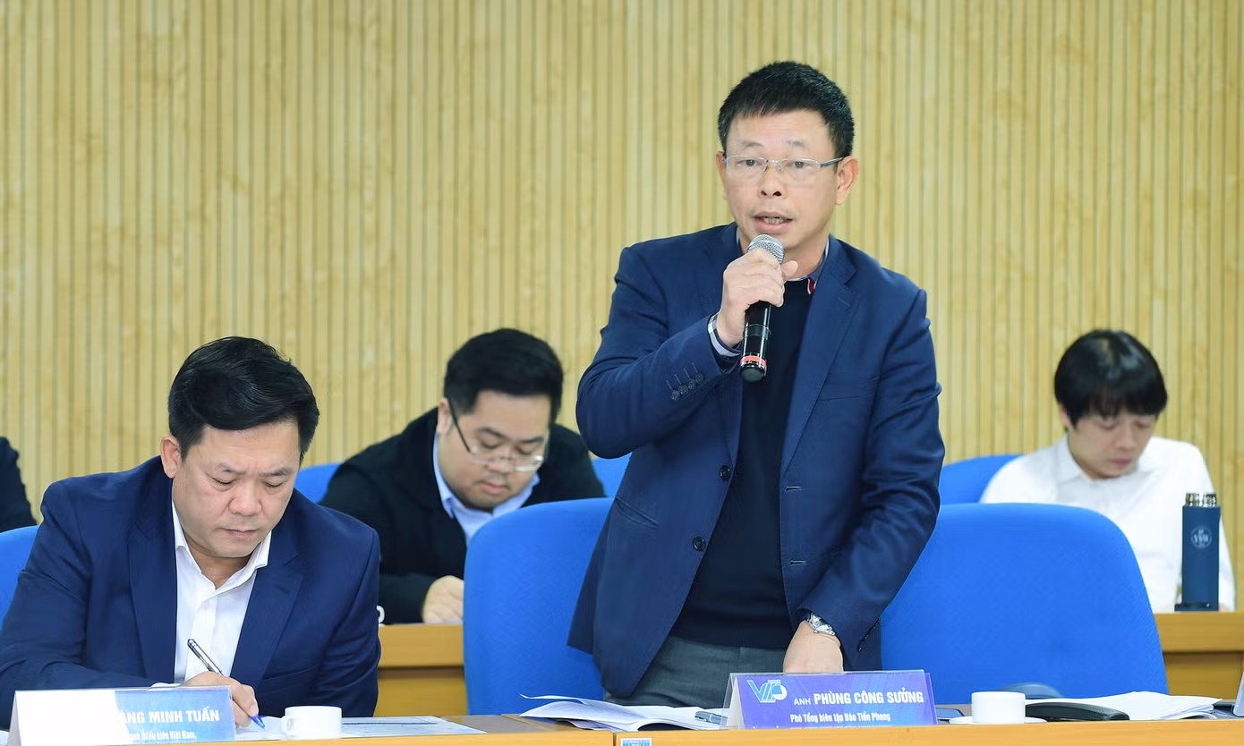 Anh Phùng Công Sưởng phát biểu ý kiến tại hội nghị. Ảnh: Xuân Tùng Anh Phùng Công Sưởng phát biểu ý kiến tại hội nghị. Ảnh: Xuân Tùng