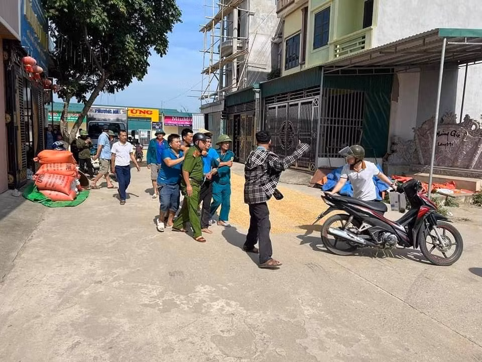 Hình ảnh trên mạng xã hội được cho là quá trình lực lượng chức năng bắt giữ Triệu Quân Sự.
