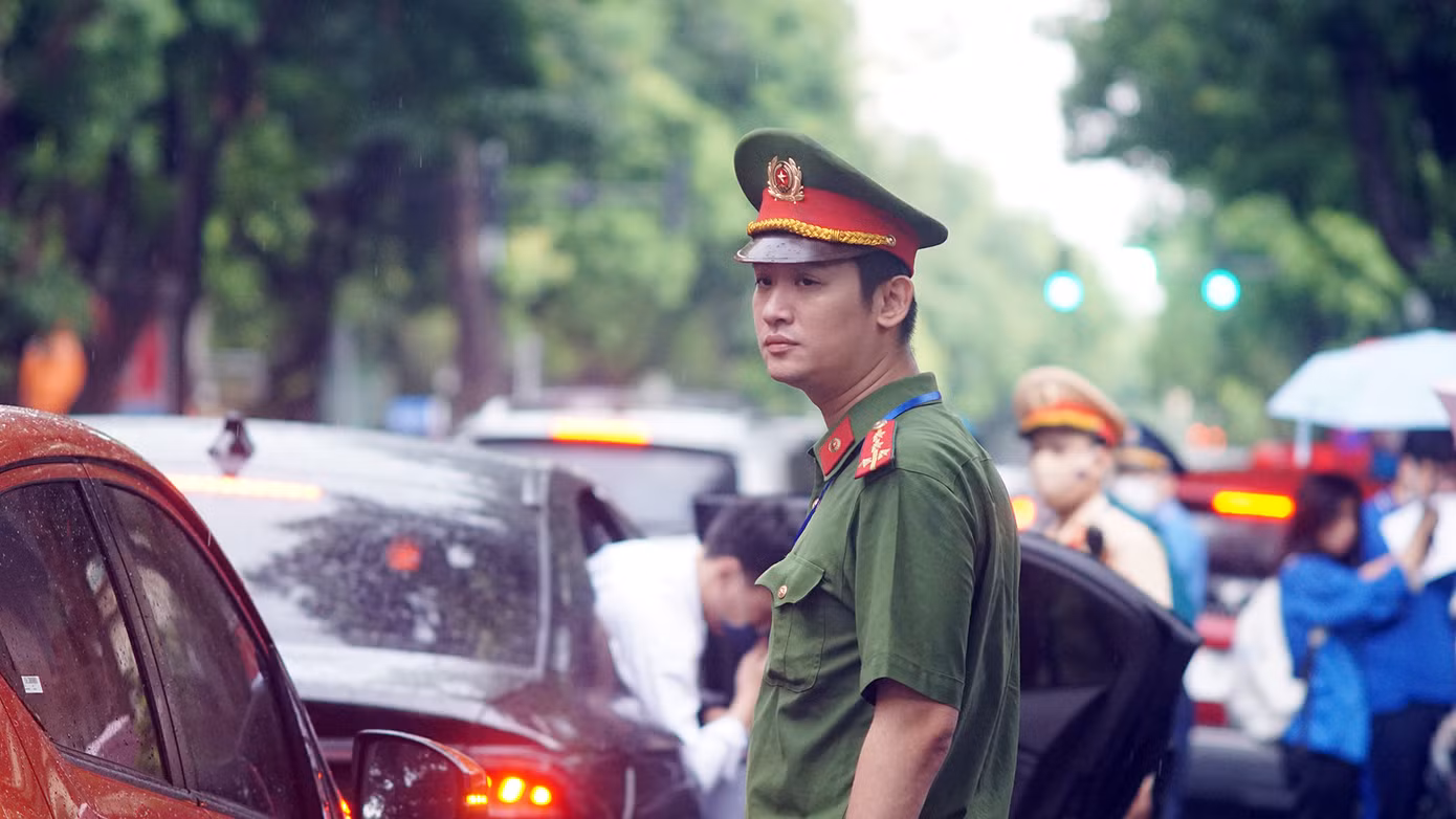 Lực lượng Công an sở tại cũng được huy động điều tiết giao thông.
