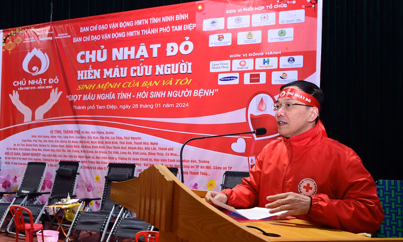 Ông Bùi Trọng Kỳ - Chủ tịch Hội Chữ Thập đỏ tỉnh Ninh Bình phát biểu tại chương trình. Ảnh: Xuân Tùng
