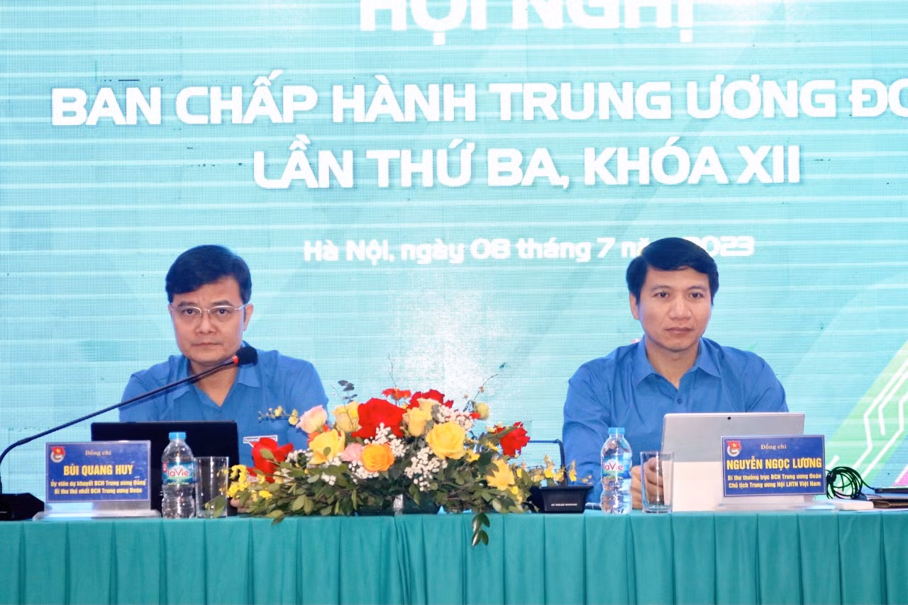 Anh Bùi Quang Huy, Ủy viên dự khuyết T.Ư Đảng, Bí thư thứ nhất T.Ư Đoàn; anh Nguyễn Ngọc Lương - Bí thư thường trực T.Ư Đoàn, Chủ tịch Hội LHTN Việt Nam chủ trì Hội nghị.