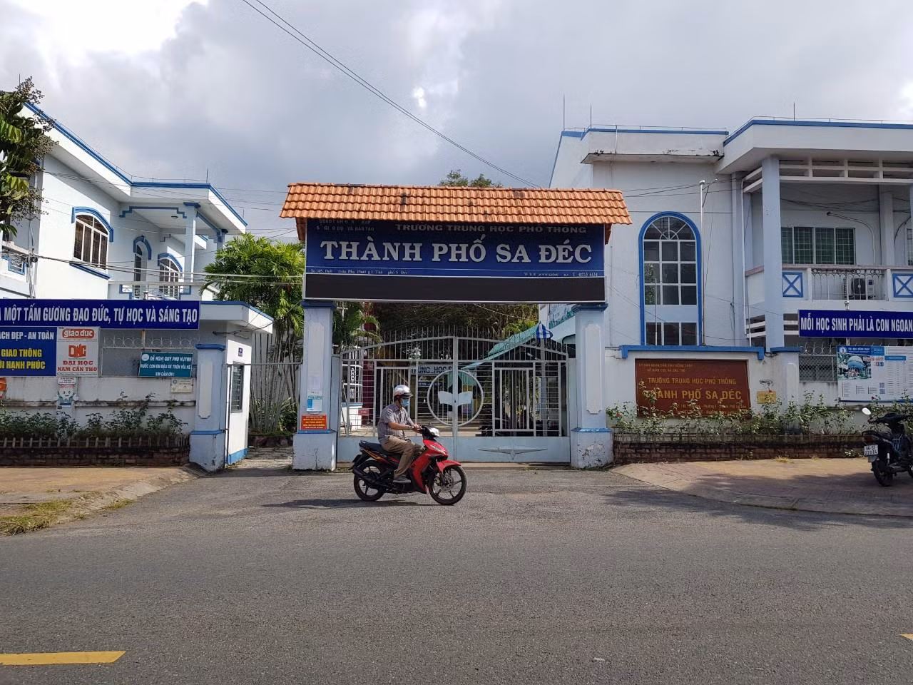 Trường THPT TP Sa Đéc, nơi 9 em học sinh bị 'giam' giấy báo dự thi Tốt nghiệp THPT.