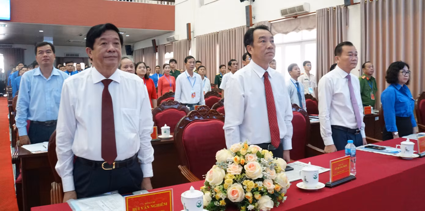Lãnh đạo tỉnh Vĩnh Long tham dự đại hội. Ảnh: Hòa Hội Lãnh đạo tỉnh Vĩnh Long tham dự đại hội. Ảnh: Hòa Hội