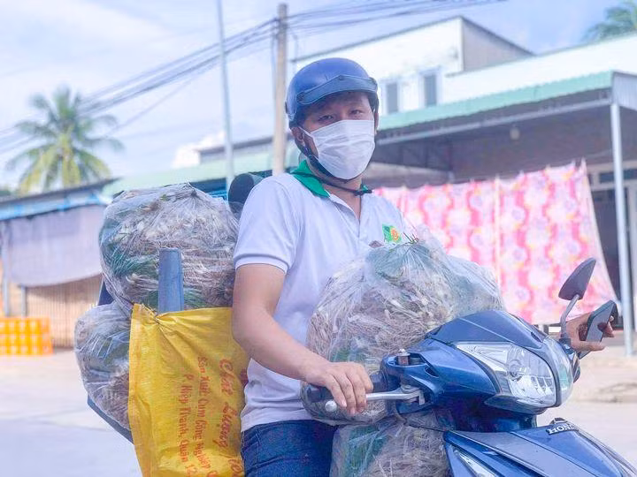 Anh Vịnh hỗ trợ người dân tiêu thụ nông sản