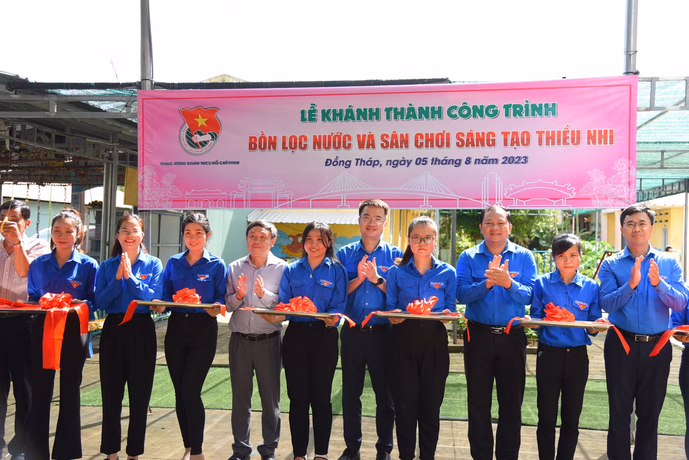 Khánh thành công trình bồn lọc nước và sân chơi sáng tạo cho thiếu nhi tại xã Tân Kiều. Ảnh: Hòa Hội