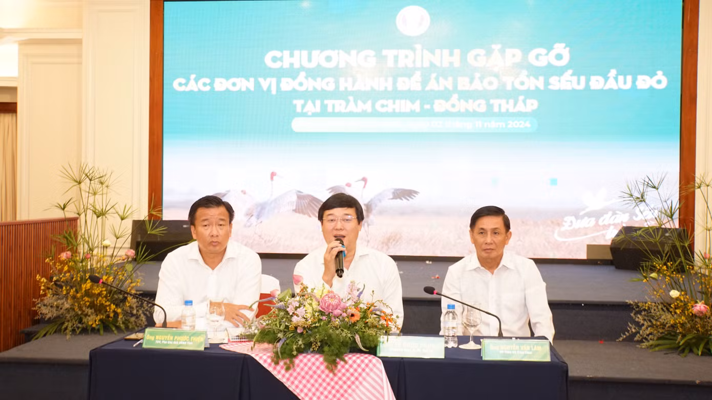 Bí thư Tỉnh ủy Đồng Tháp - Lê Quốc Phong chia sẻ mong muốn đưa Sếu đầu đỏ về lại Tràm Chim. Ảnh: Hòa Hội