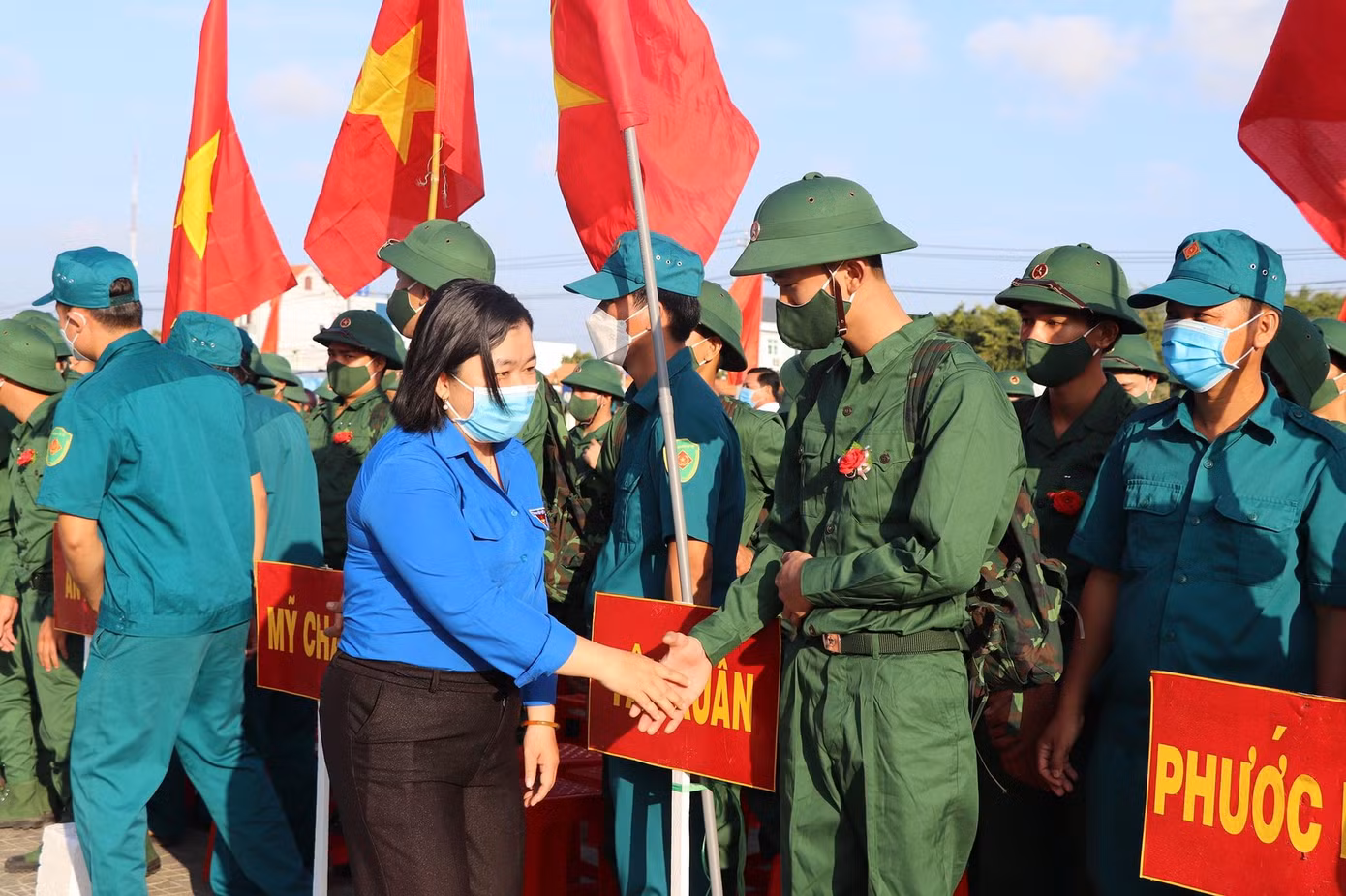 Trong đợt nhập ngũ này, rất nhiều thanh niên đã làm đơn tình nguyện tham gia nghĩa vụ quân sự. Điều này thể hiện tinh thần trách nhiệm của mỗi thanh niên đối với việc thực hiện đầy đủ quyền và nghĩa vụ của mình đối với quê hương, đất nước, tiếp tục phát huy truyền thống của các thế hệ đi trước.