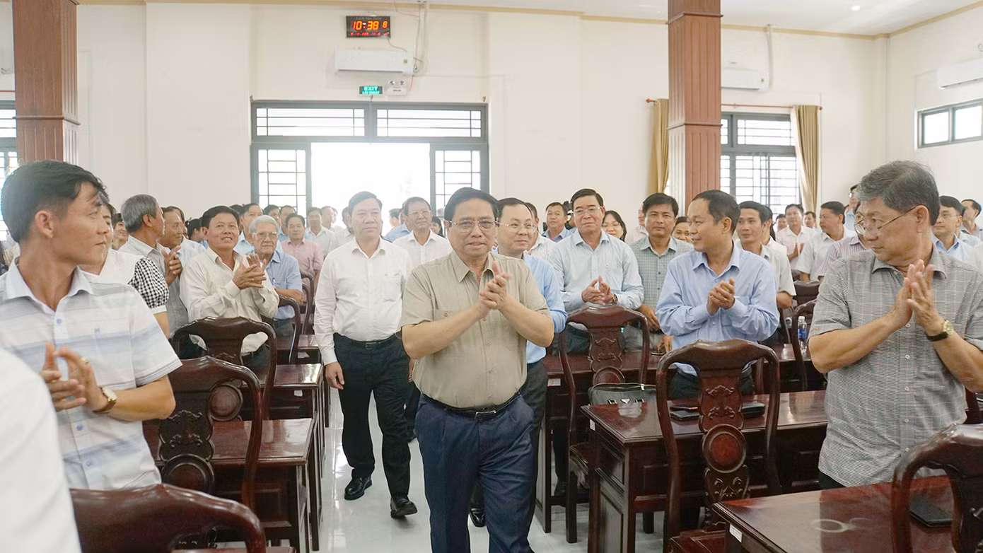 Thủ tướng Phạm Minh Chính tiếp xúc cử tri tại TP Cần Thơ. Ảnh: Hòa Hội.