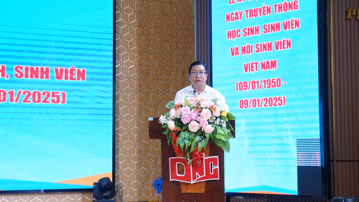 Anh Trần Việt Tuấn - Phó Bí thư Thành Đoàn, Chủ tịch Hội Sinh viên Việt Nam thành phố Cần Thơ phát biểu. Ảnh: Hòa Hội