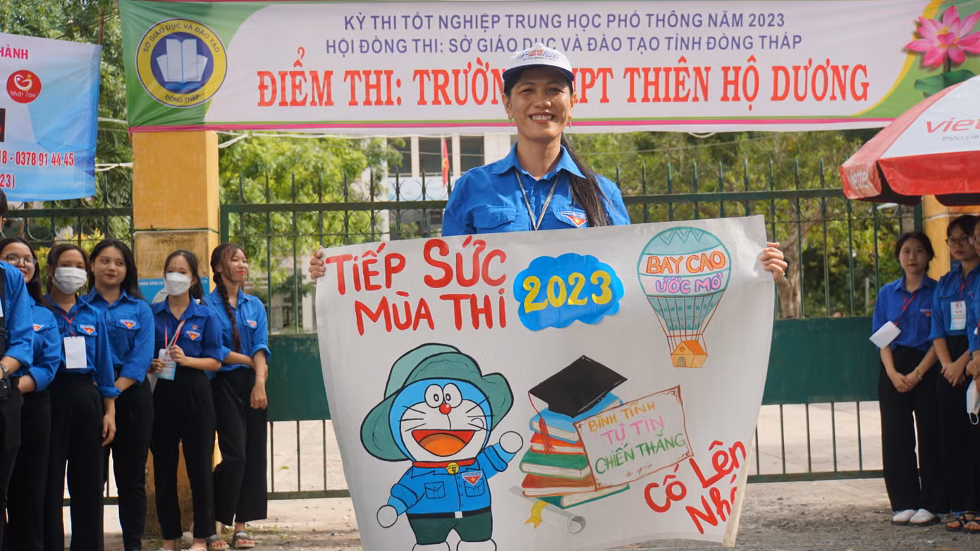 Cô Tâm tham gia tiếp sức mùa thi năm thứ 3. Ảnh: Hòa Hội