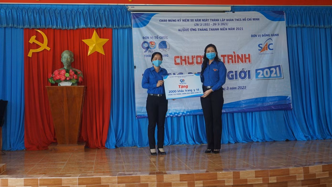 Tỉnh đoàn Tiền Giang tặng khẩu trang y tế