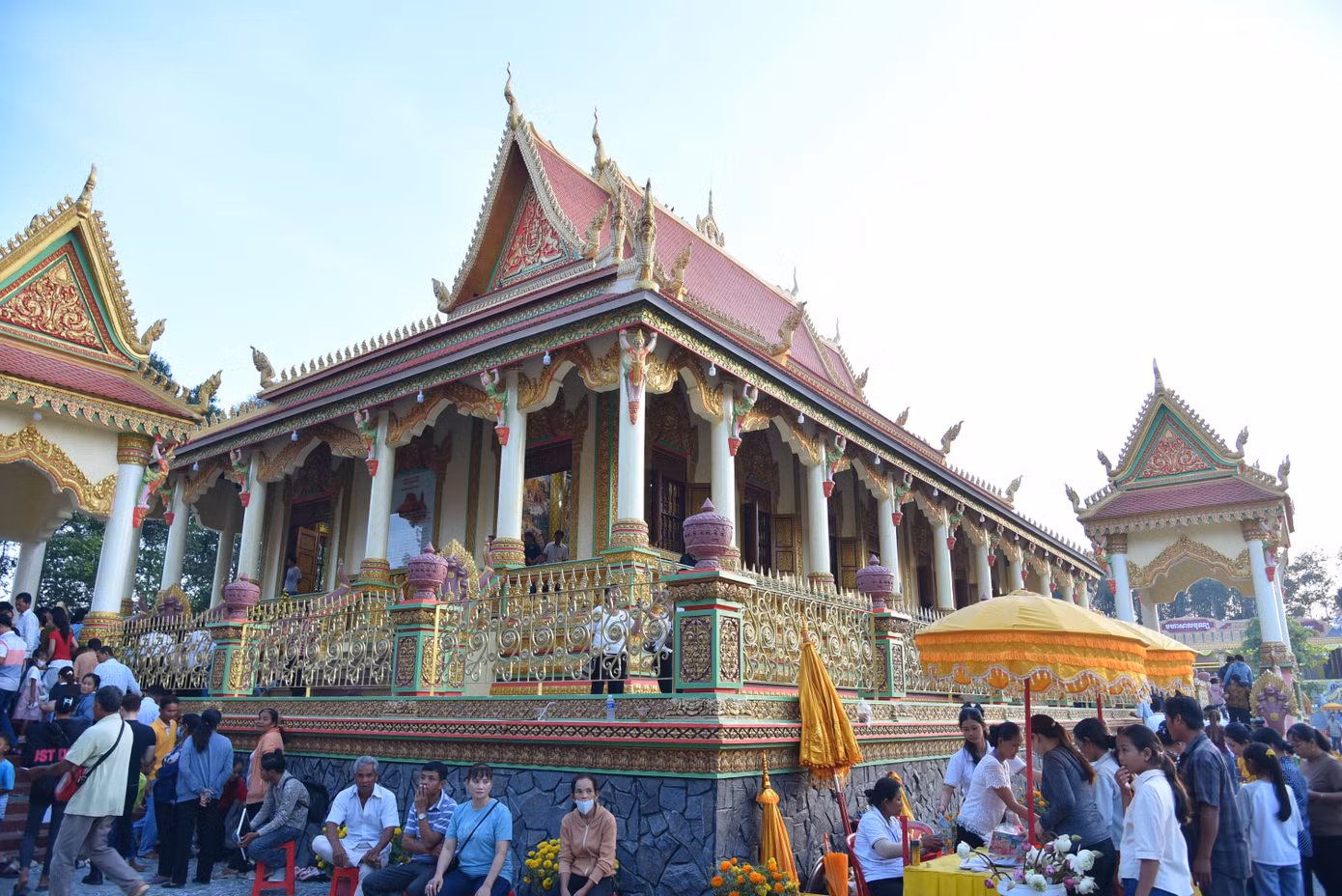 Lễ hội thu hút đông đảo người từ khắp nơi. Ảnh: Hòa Hội.