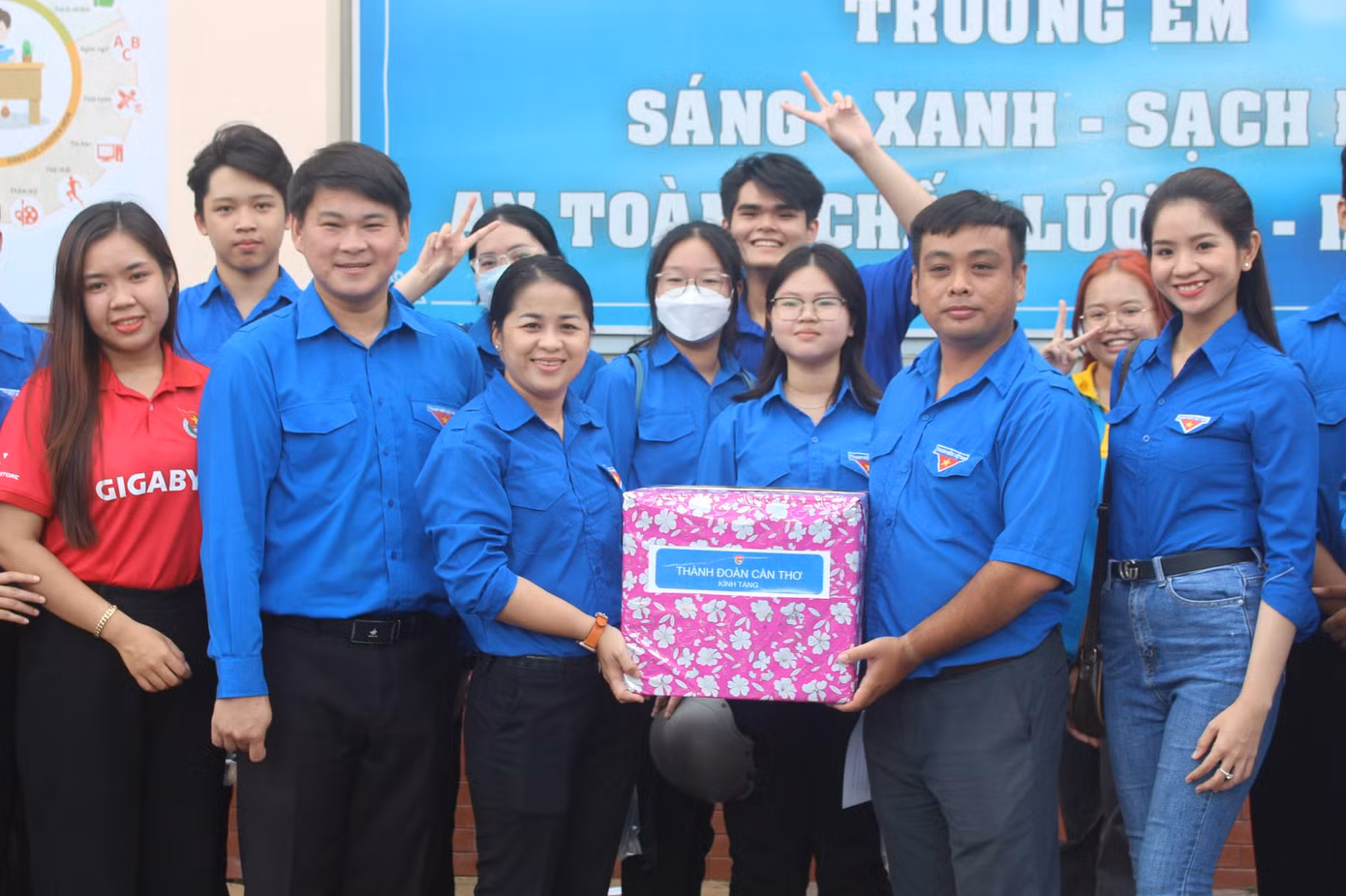 Thành Đoàn Cần Thơ thăm, động viên đội hình tiếp sức mùa thi năm 2023.
