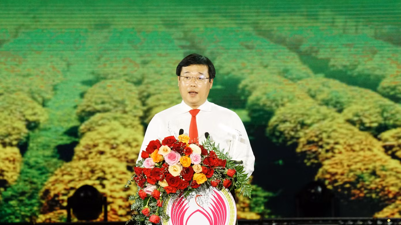 Bí thư Tỉnh ủy Đồng Tháp Lê Quốc Phong phát biểu tại buổi lễ.