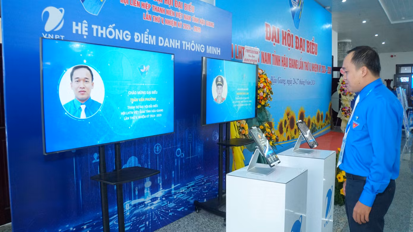 Đại biểu điểm danh điện tử.