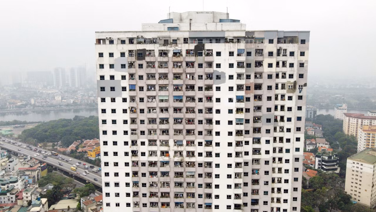 Trước đó, đầu năm 2019, Thanh tra Chính phủ, Thanh tra Bộ Xây dựng và Thanh tra TP Hà Nội ban hành 12 kết luận thanh tra liên quan đến các công trình vi phạm trật tự xây dựng ở Hà Nội. Trong đó, cơ quan thanh tra xác định tại tòa nhà hỗn hợp dịch vụ văn phòng, dịch vụ thương mại và nhà ở cao cấp VP6, phường Hoàng Liệt (quận Hoàng Mai) đã xây vượt quy hoạch 10 tầng.