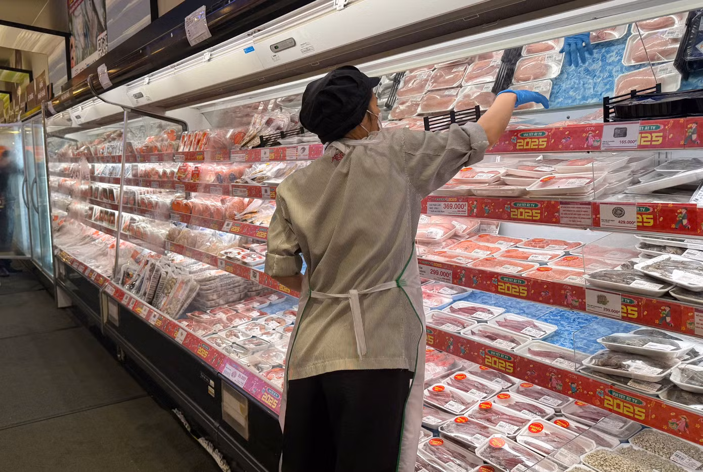 Ông Regis Delesque, Giám đốc vận hành MM Mega Market Việt Nam nhận định, giá cả đang là mối quan tâm hàng đầu của đa số người tiêu dùng Việt Nam. Vì vậy, việc bình ổn giá là điều quan trọng, tác động đến quyết định mua hàng của người dân, nhất là dịp cao điểm Tết ở các TTTM…