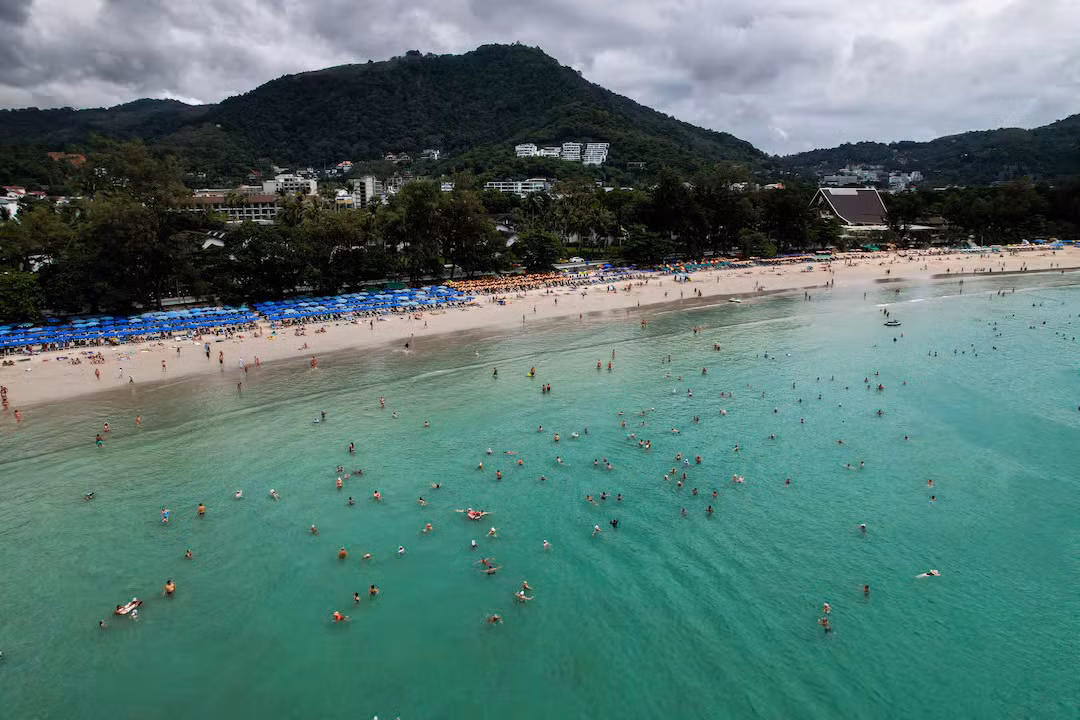 Mùi rác gây ám ảnh với người dân trên đảo Phuket (Thái Lan). Ảnh: Reuters.