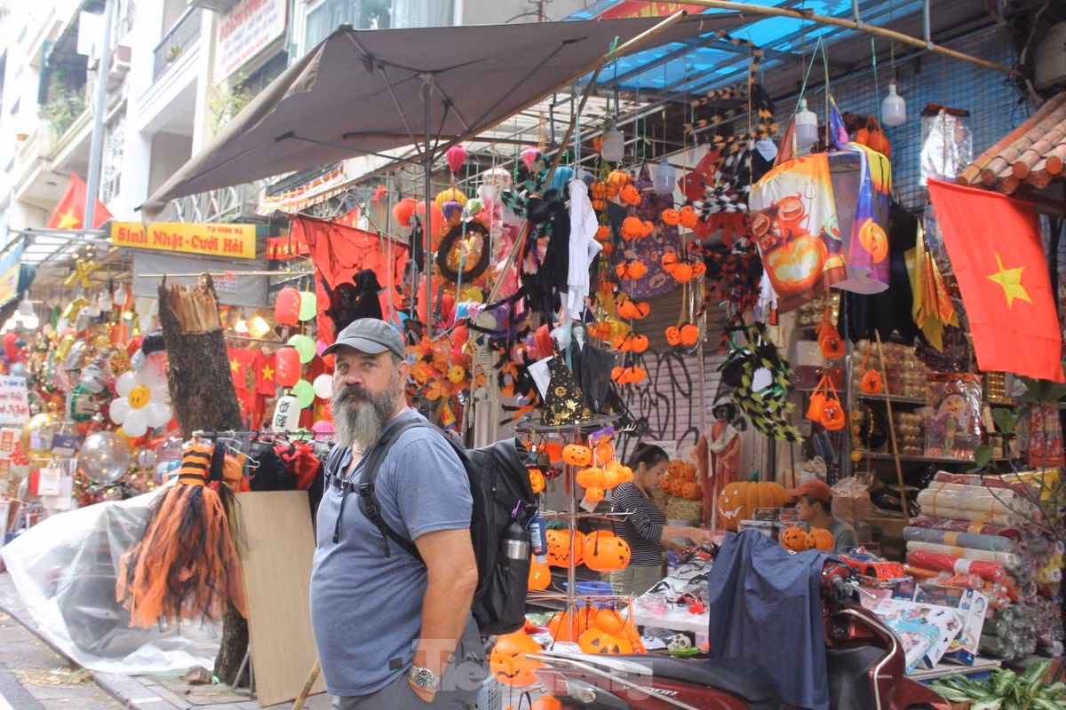 Du khách Ba Lan, Séc và Thụy Sỹ khi đến Việt Nam năm 2025 sẽ được miễn visa. Ảnh: Lộc Liên.