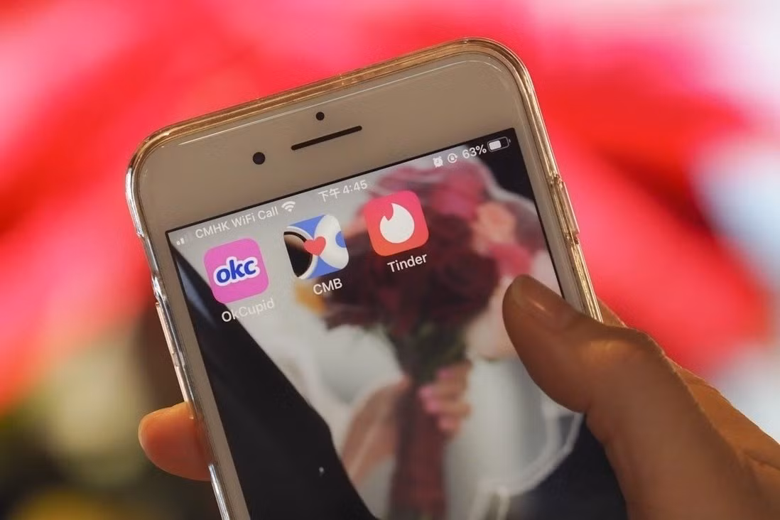 Năm 2021, lượt tải về của Tinder đã giảm xuống còn 70,7 triệu, giảm 5% so với năm ngoái. Trong khi đó, những đối thủ cạnh tranh như Bumble hay Thursday vẫn tăng trưởng đều. Ảnh: SCMP. Năm 2021, lượt tải về của Tinder đã giảm xuống còn 70,7 triệu, giảm 5% so với năm ngoái. Trong khi đó, những đối thủ cạnh tranh như Bumble hay Thursday vẫn tăng trưởng đều. Ảnh: SCMP.