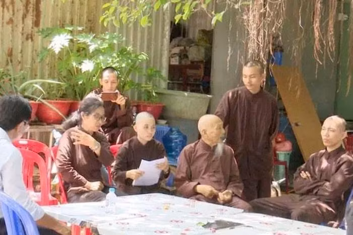 Cơ quan chức năng đã lấy mẫu ADN của 28 người đang hoặc đã từng sinh sống tại Tịnh thất Bồng lai. Ảnh: NLĐ