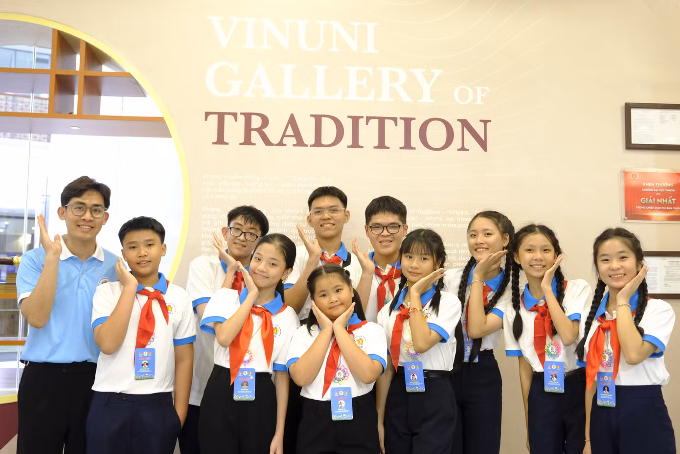 Đại biểu thiếu nhi tham quan, trải nghiệm tại Đại học VinUni. Ảnh: Châu Linh