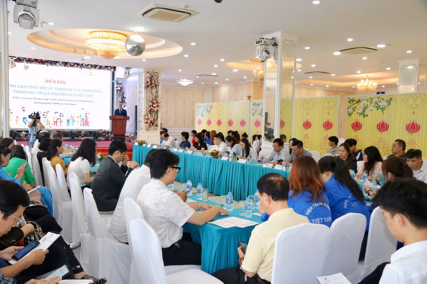 Diễn đàn thu hút đông đảo chuyên gia tham dự và chia sẻ, gợi ý khuyến nghị về chính sách.