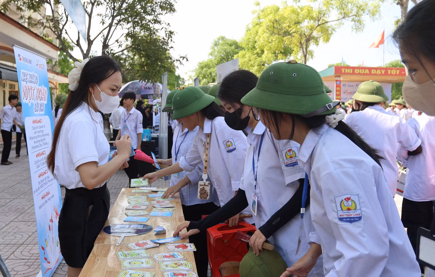 Nhiều học sinh tham gia chương trình Tiếp sức tinh thần “Vững tâm lý - Vượt mùa thi” tại tỉnh Hà Tĩnh.